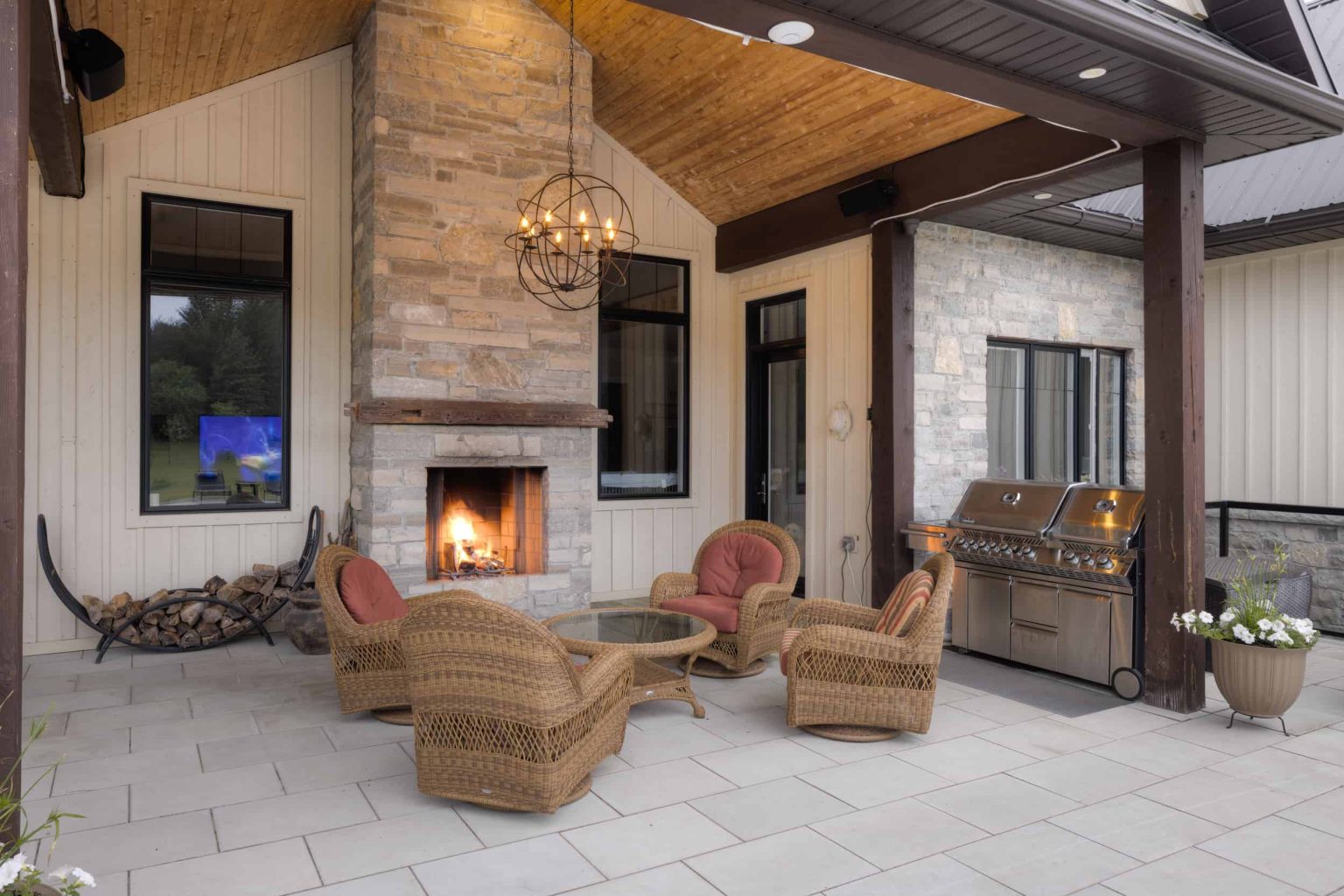 Creating a Functional and Covered Outdoor Living Spaces